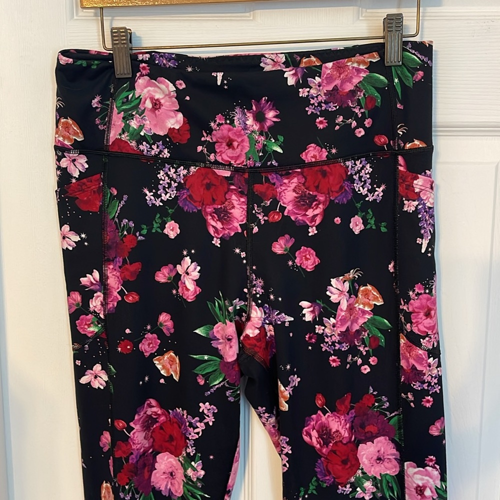Victorias Secret LONG Flow Leggings - Picture 2 of 7